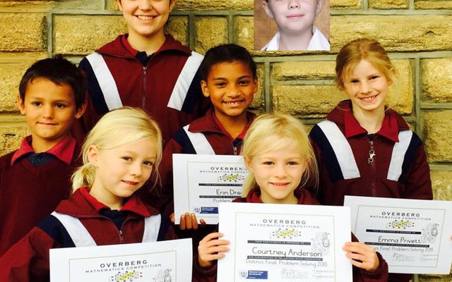  Wiskundes: Voor vlnr is Taylor Anderson (Gr 1E) en Courtney Anderson (Gr 1E).  Middel vlnr is Reuben Roode, Erin Dreyer (Gr 2E) en Emma Privett (Gr 1E). Agter : Jade Coetzee (Gr 5E).   Inlas: Tanique van der Walt (Gr 2A, afwesig met groepfoto)